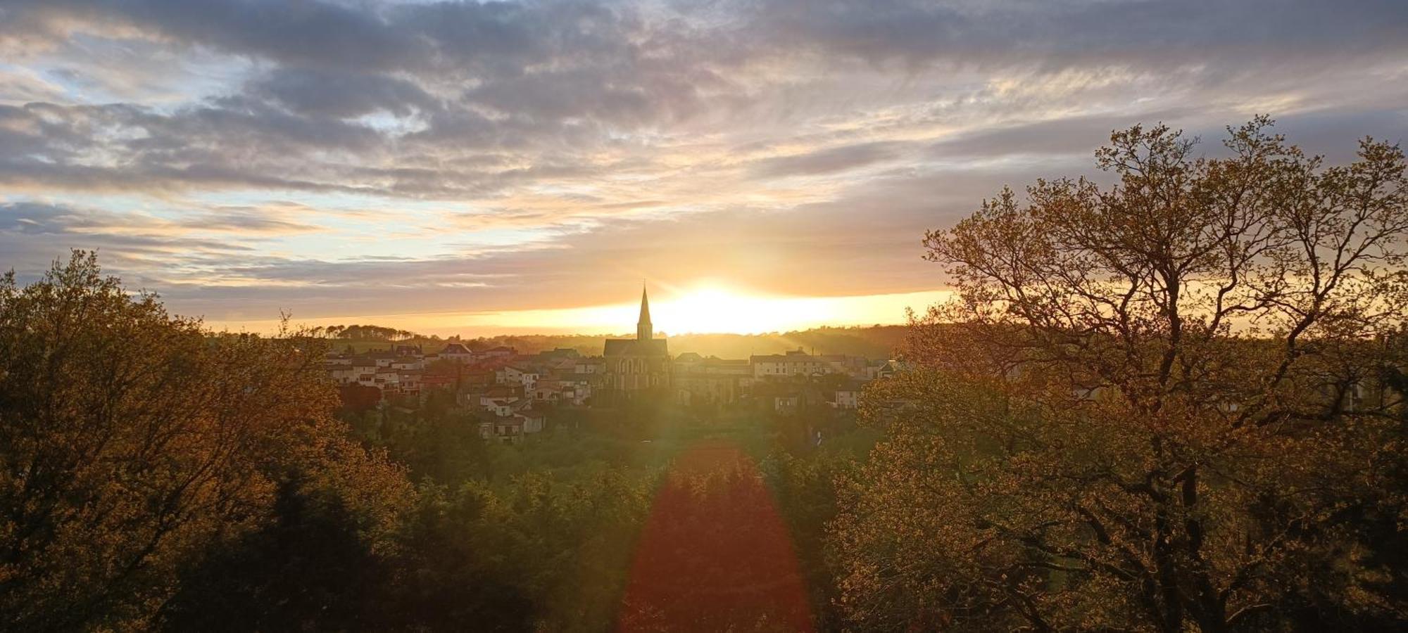 Gite De Charme Atypique Vue Panoramique Montrevault Kültér fotó