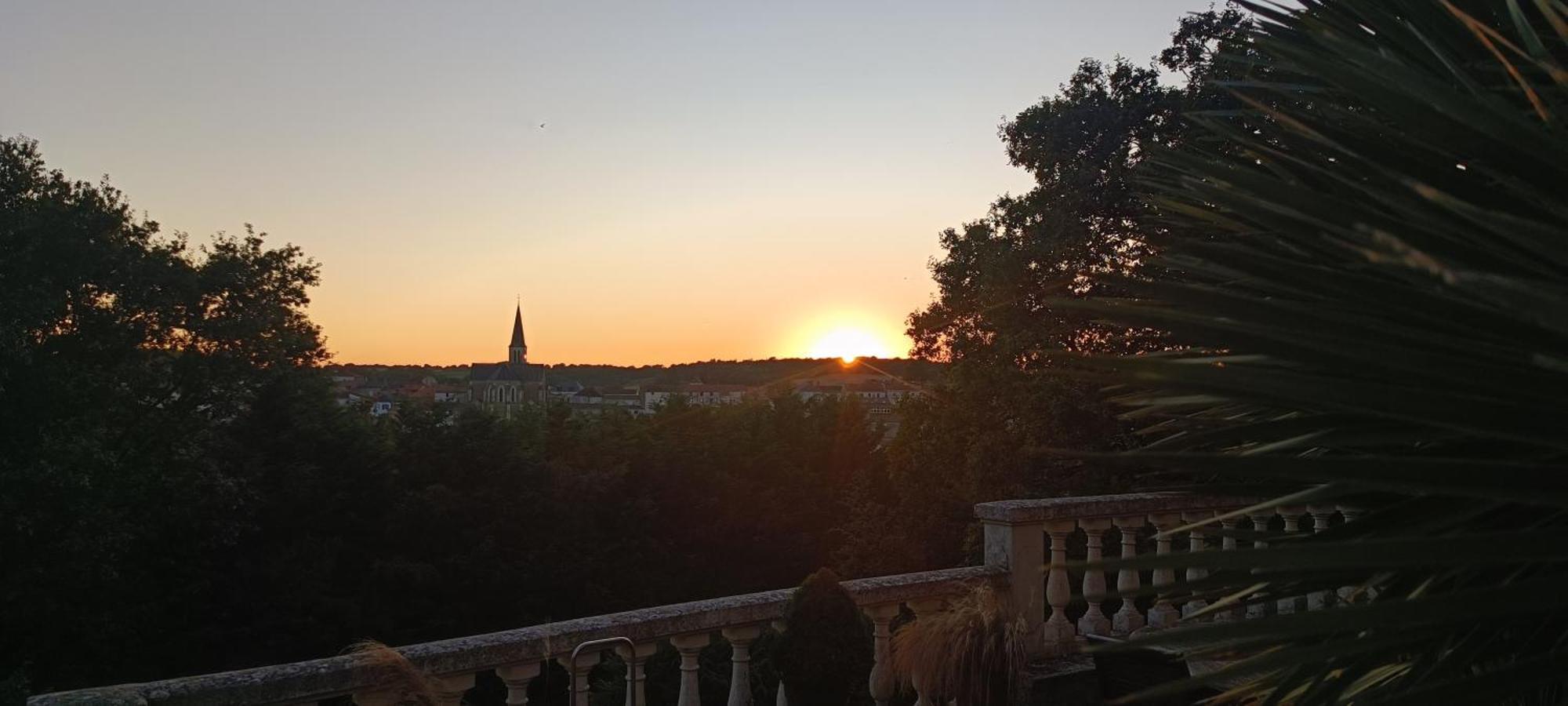 Gite De Charme Atypique Vue Panoramique Montrevault Kültér fotó